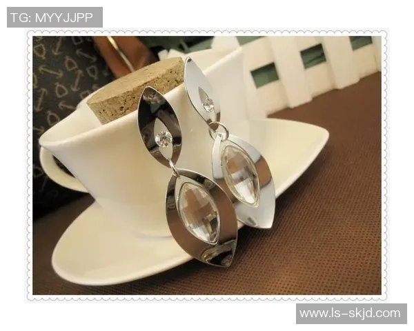 男士足球明星耳饰搭配指南时尚潮流展现个性魅力