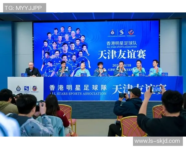 英国足球明星闪耀香港球迷热情迎接传奇球员到访盛况空前