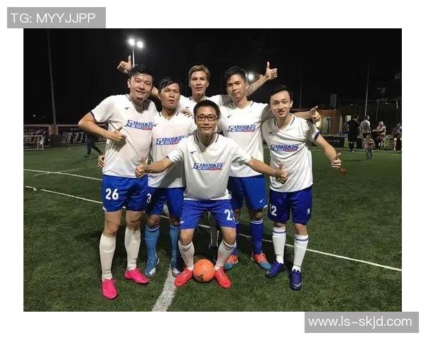 赛后复盘:深圳足球队与上海足球队的团队协作分析与精彩瞬间回顾 赛后复盘:深圳足球队与上海足球队的团队协作分析与精彩瞬间回顾