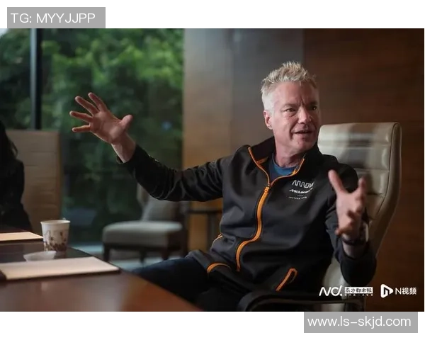 足球明星手势转场动作揭秘如何通过肢体语言提升比赛表现与团队默契