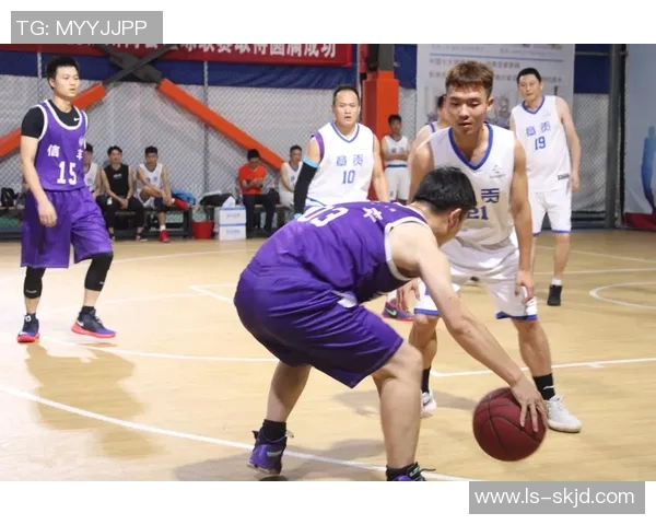 重庆篮球队的拼搏之路:城市联赛中的荣耀与挑战全景回顾 重庆篮球队的拼搏之路:城市联赛中的荣耀与挑战全景回顾